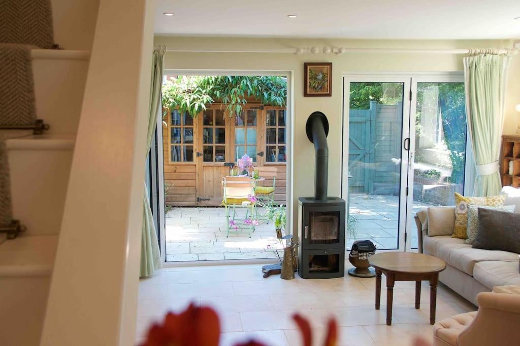 Canal View 2 Bedrooms End Of Terrace 奇切斯特 外观 照片